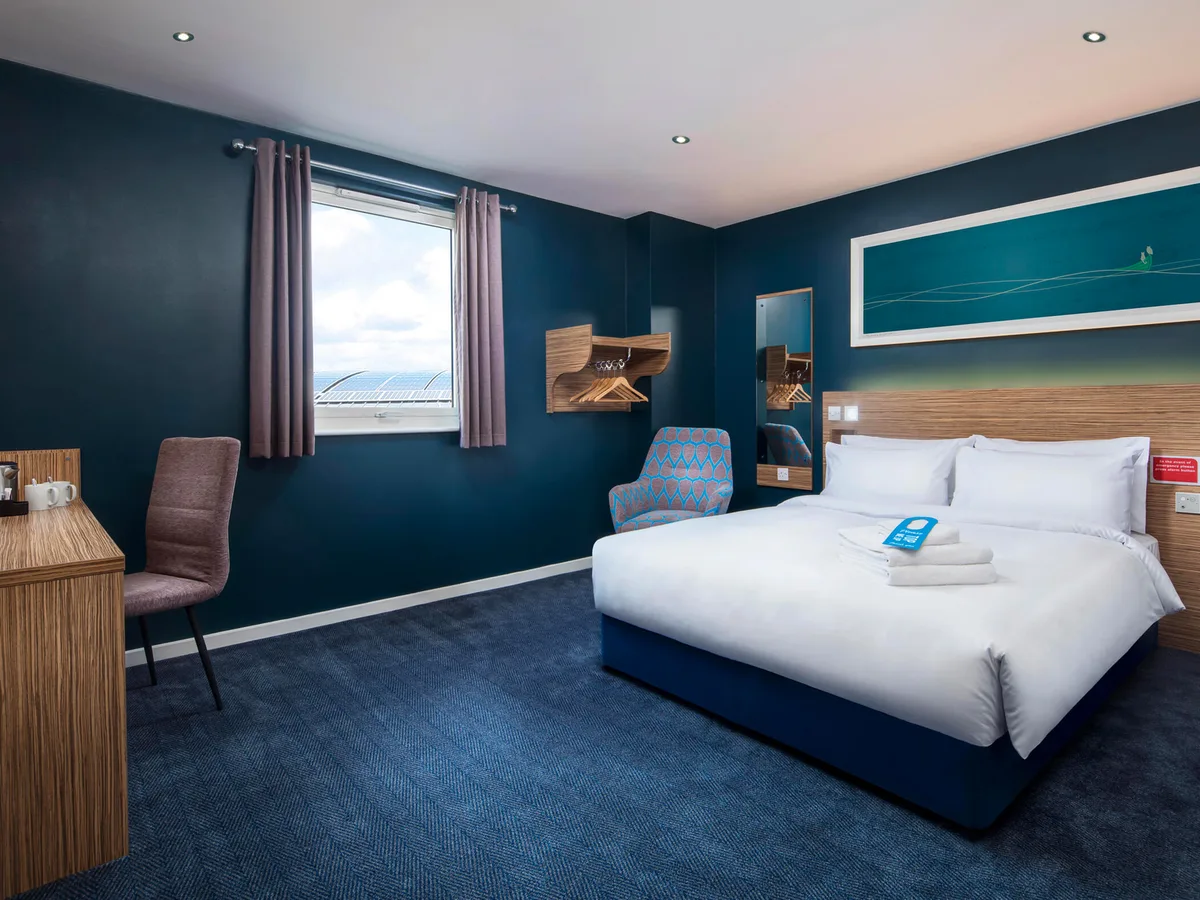 Travelodge Egham — 3