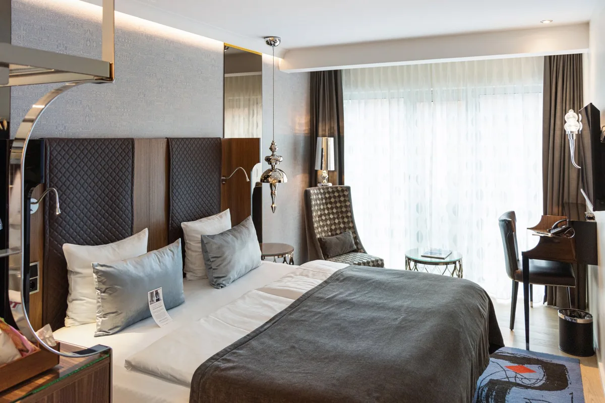 Tivoli Hotel — 2