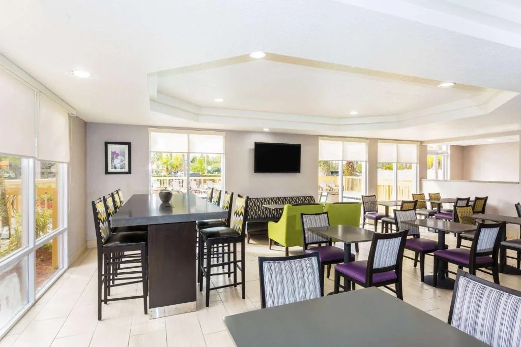 La Quinta by Wyndham Orlando Universal area - Free Shuttle to Universal — 4