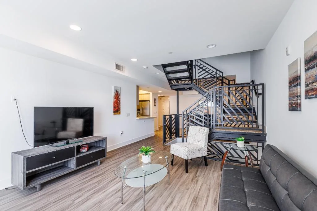 Hollywood Furnished Apartments — 3
