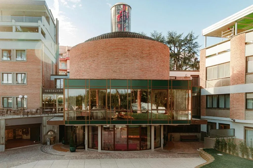 Adoro Hotel — 5