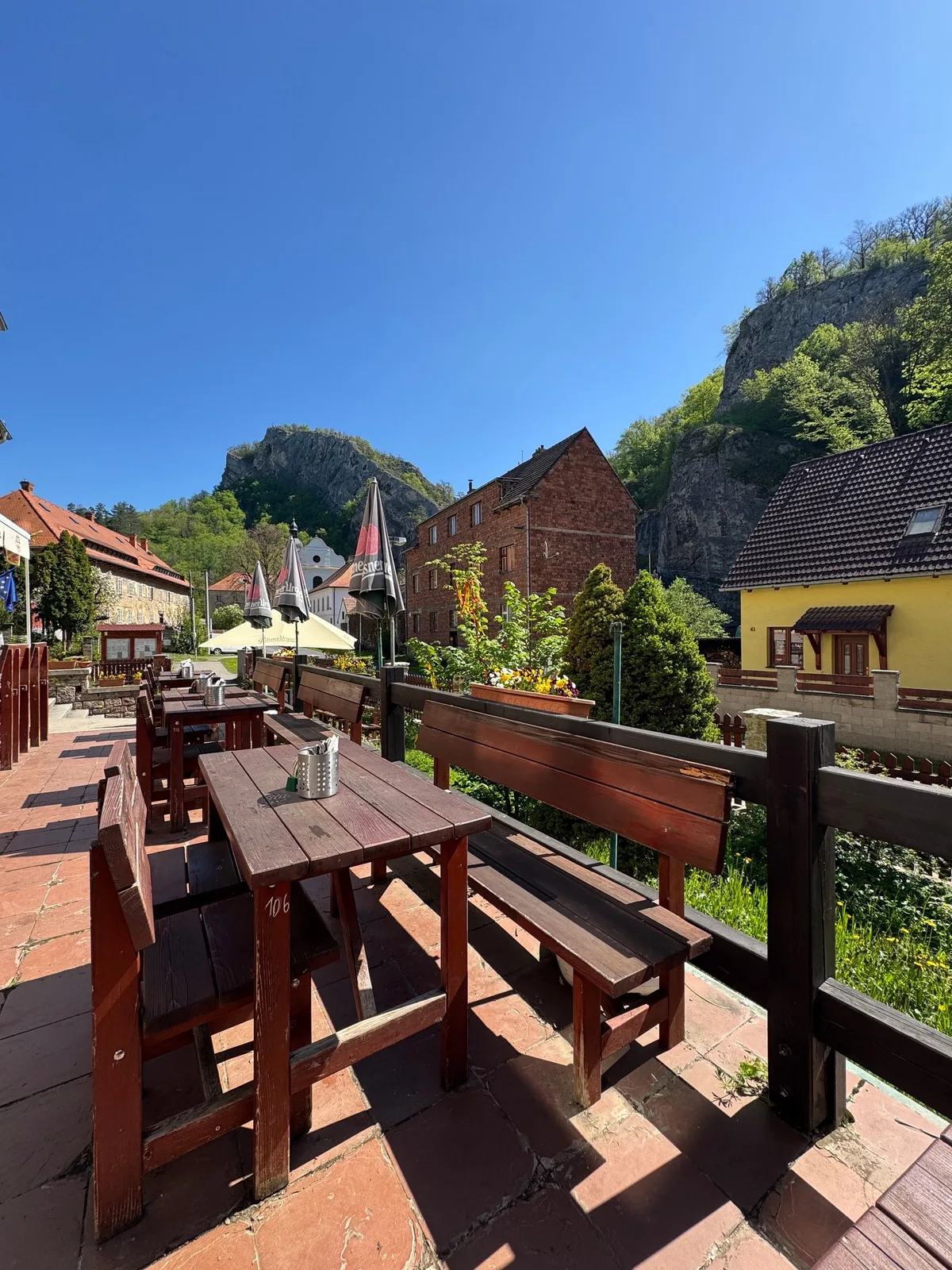 Hotel a výletní restaurace Obecná škola