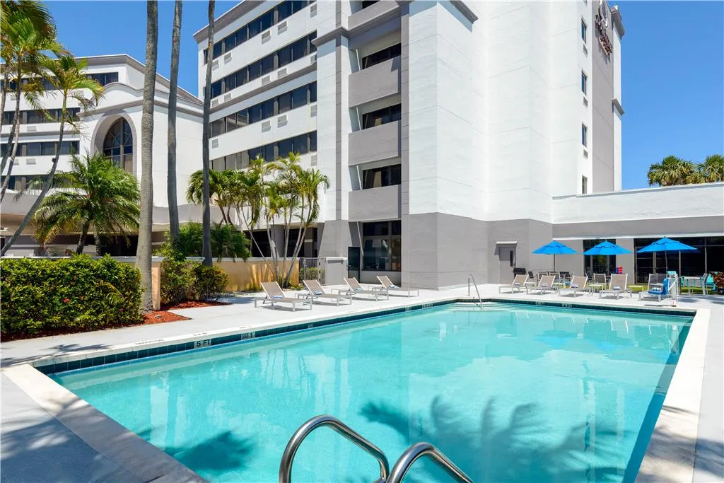 DoubleTree by Hilton Hotel West Palm Beach Airport — 2