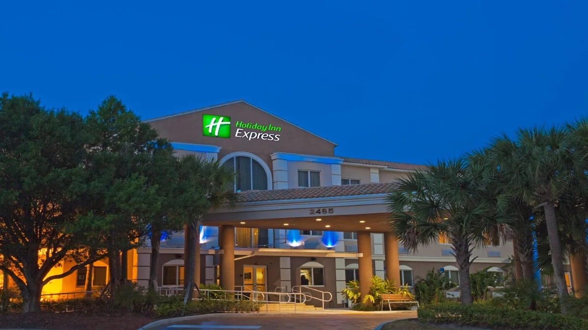 Holiday Inn Express West Palm Beach Metrocentre by IHG — 4