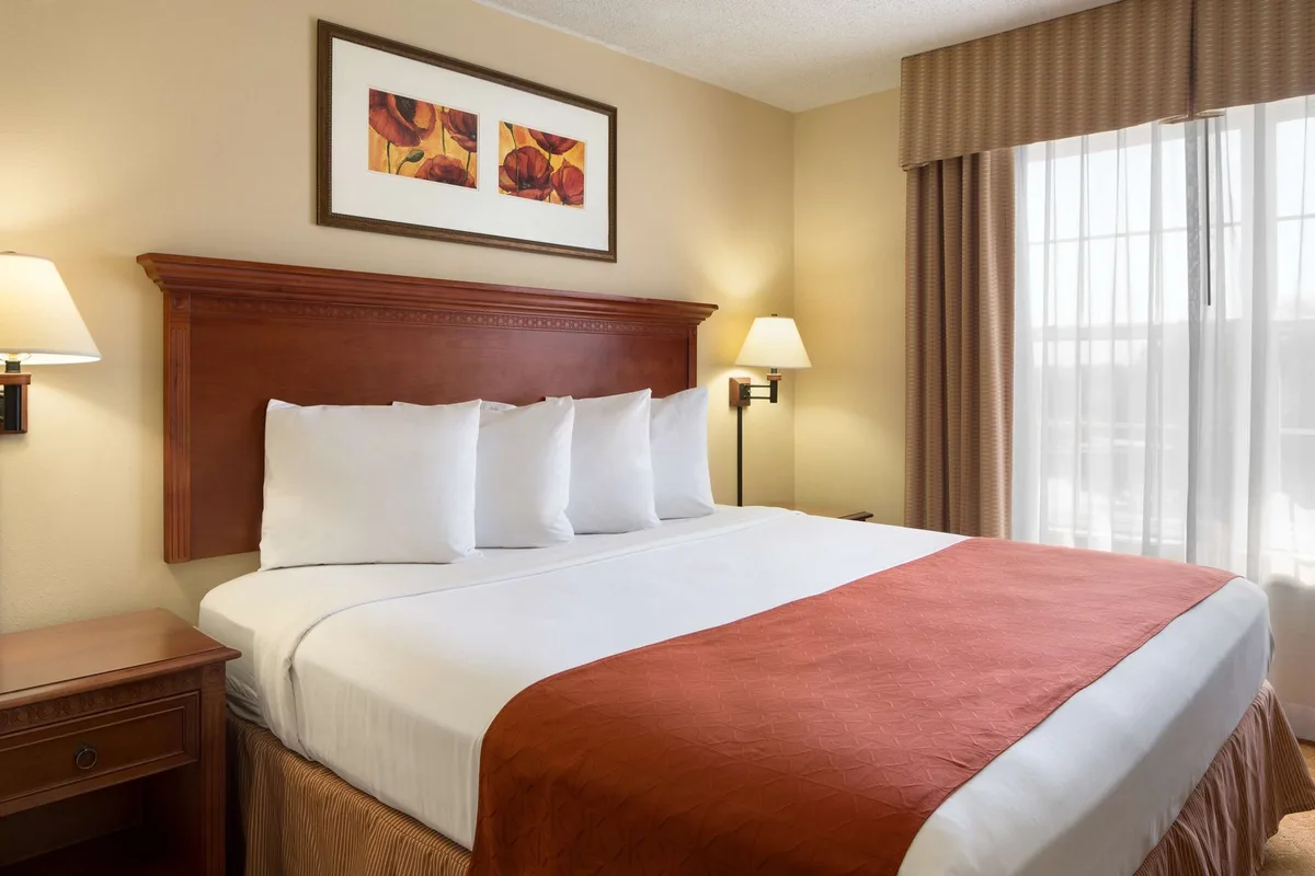 Country Inn & Suites by Radisson, Baltimore North/White Marsh — 2