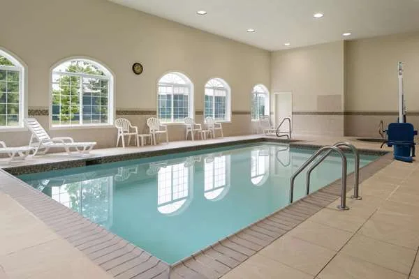 Country Inn & Suites by Radisson, Baltimore North/White Marsh — 3
