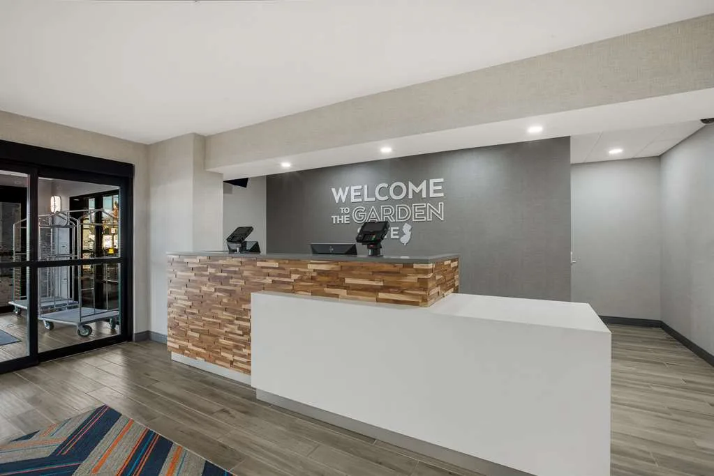 Hampton Inn Linden — 2