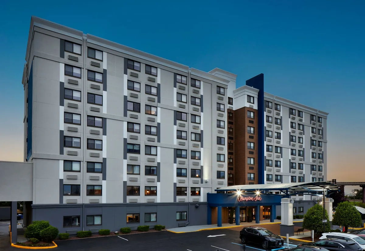 Hampton Inn Newark Airport — 3