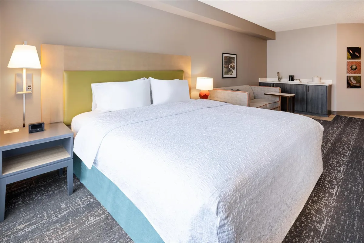 Hampton Inn & Suites Newark Airport Elizabeth — 2