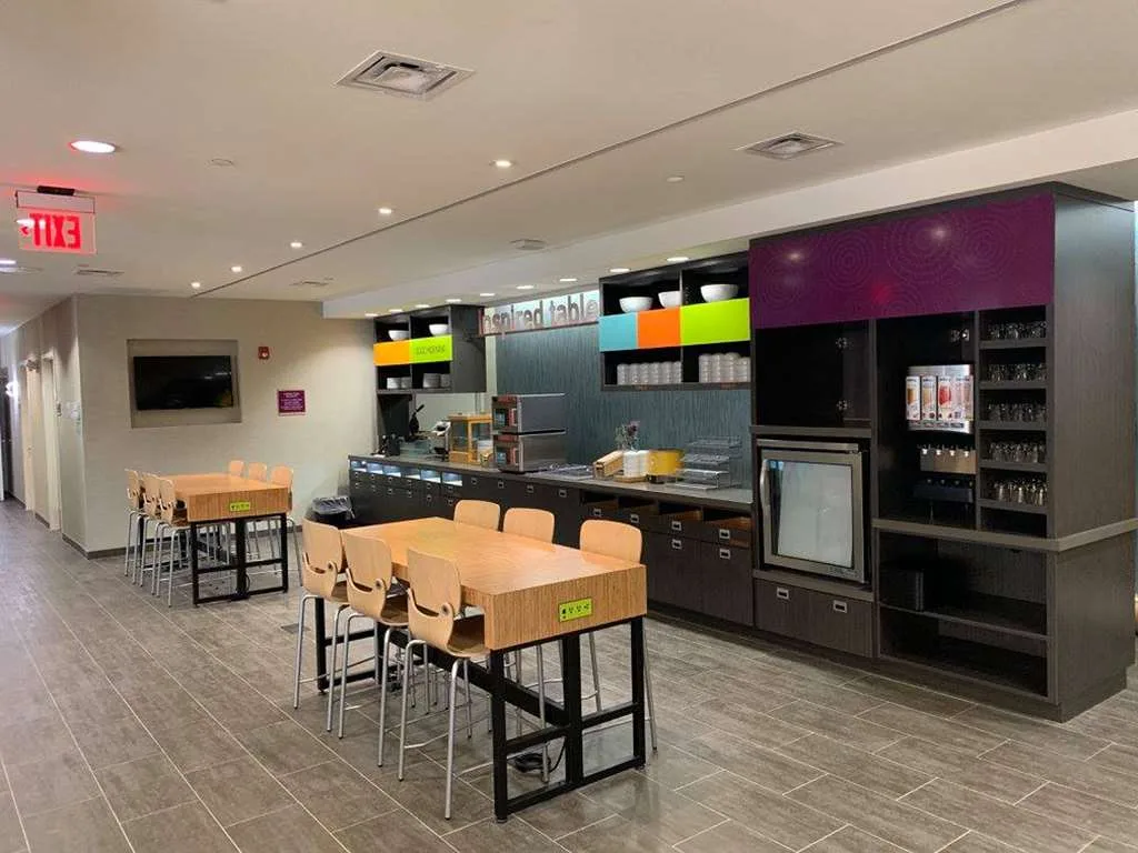 Home2 Suites by Hilton Newark Airport — 5