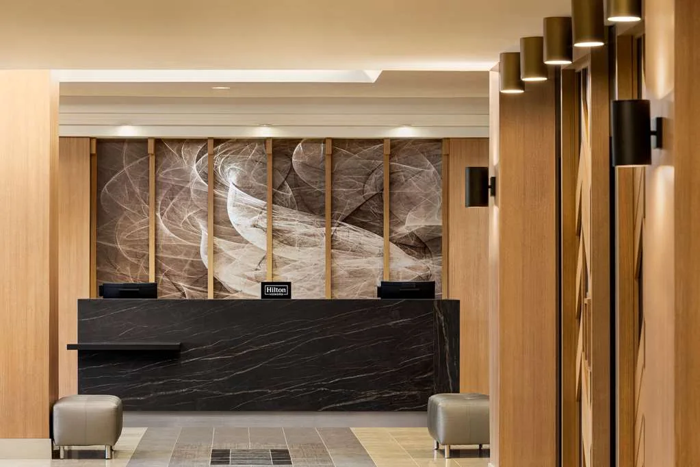 DoubleTree by Hilton Pointe Claire Montreal Airport West