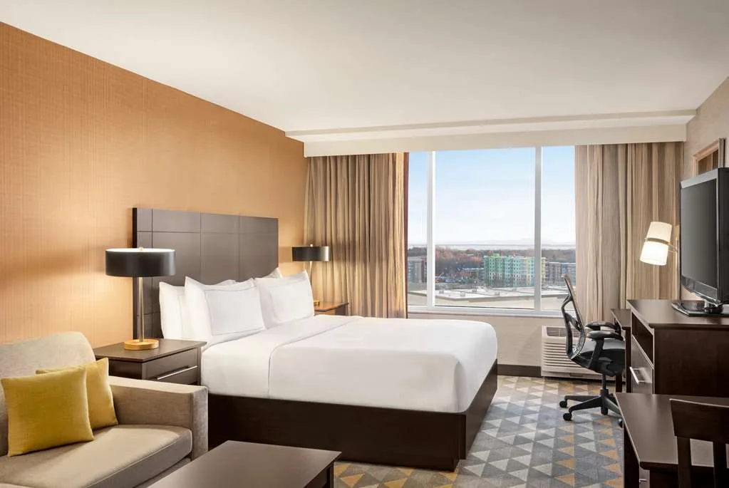 DoubleTree by Hilton Pointe Claire Montreal Airport West — 2