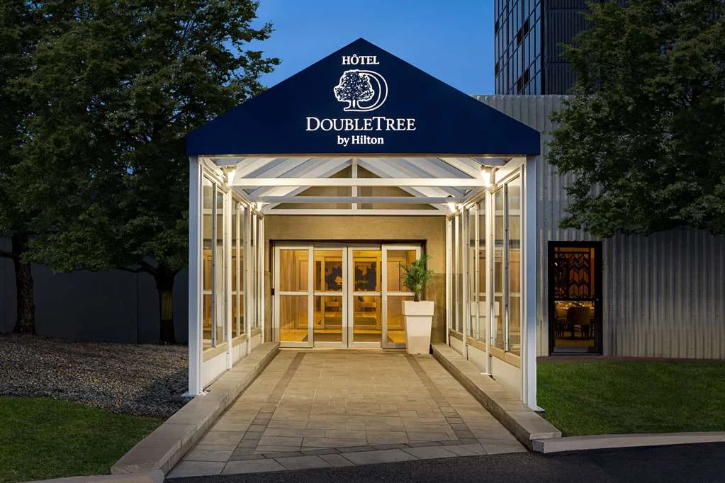 DoubleTree by Hilton Pointe Claire Montreal Airport West — 3