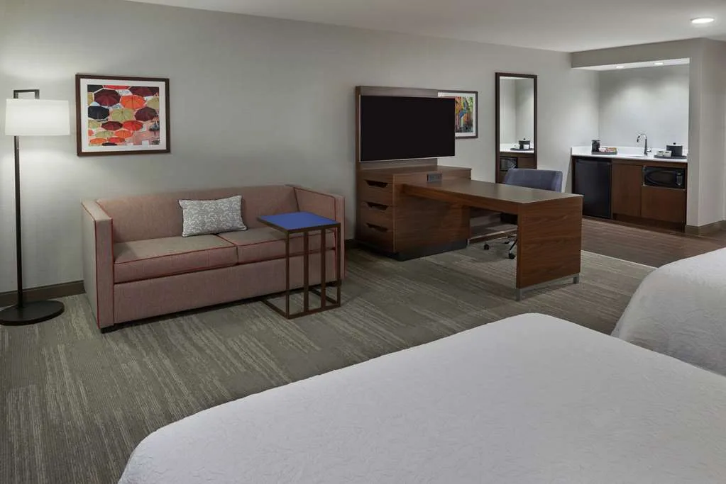 Hampton Inn & Suites by Hilton Montreal-Dorval — 2