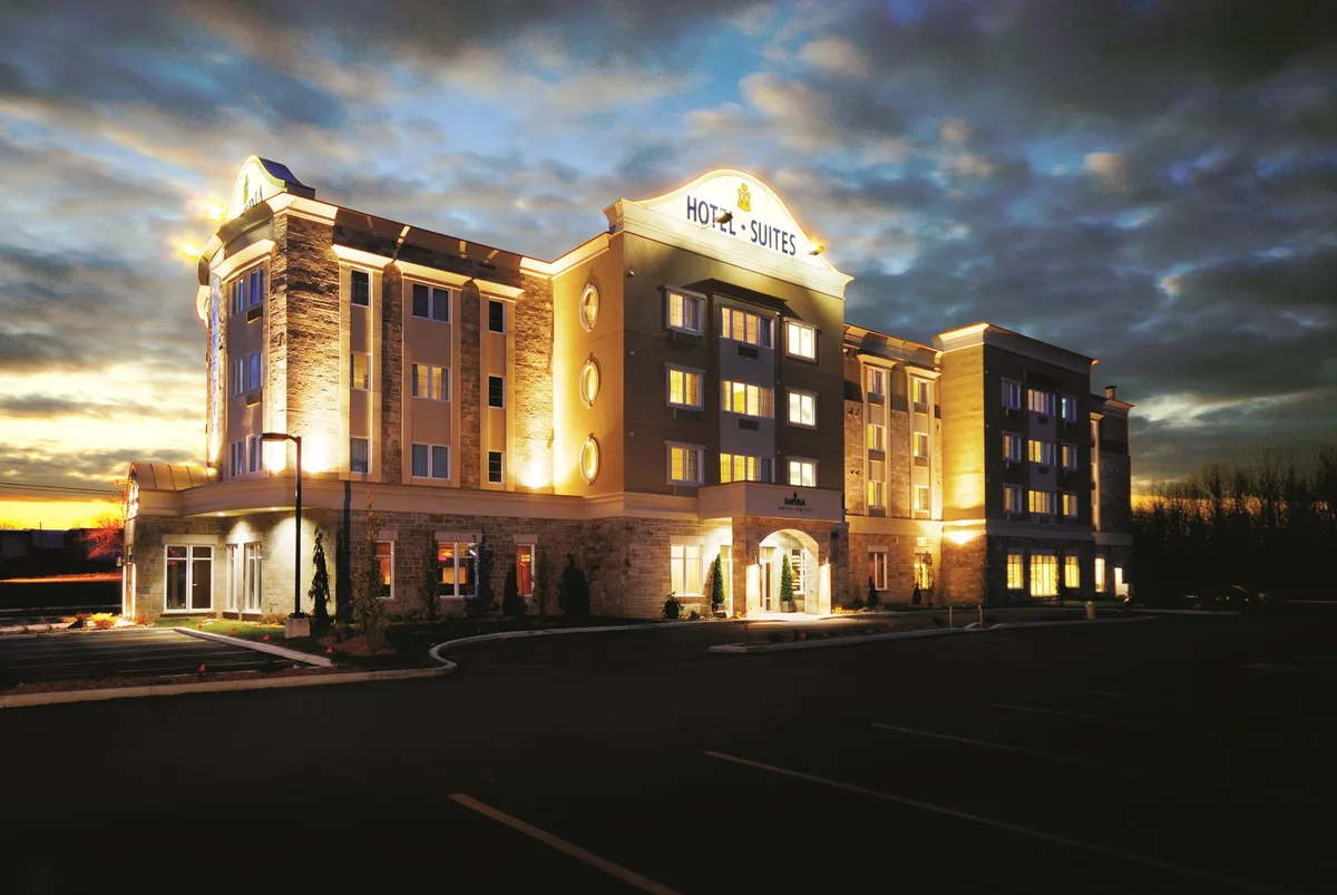 Impéria Hôtel & Suites St-Eustache — 3