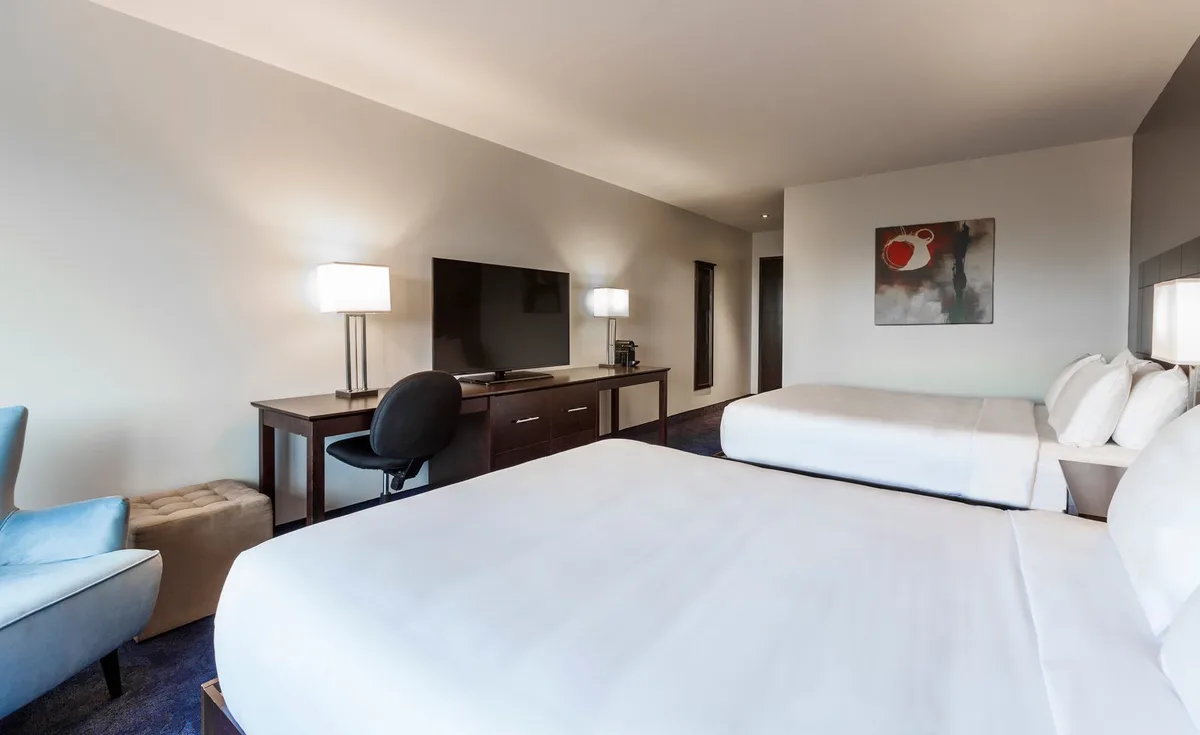 Impéria Hôtel & Suites St-Eustache — 4
