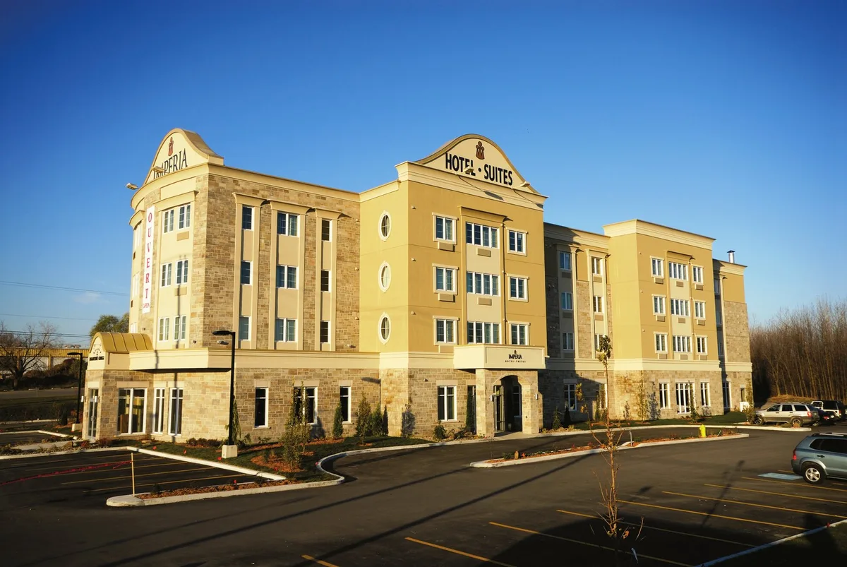 Impéria Hôtel & Suites St-Eustache — 5