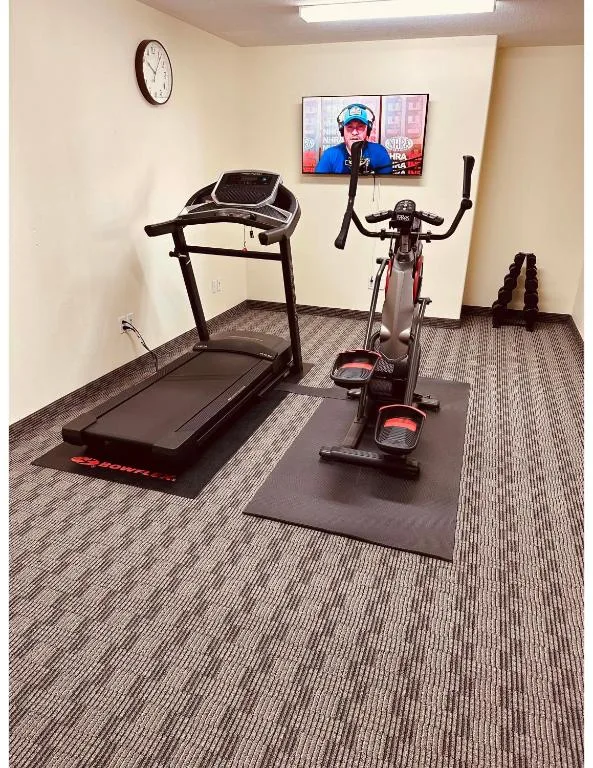 Aurora Park Inn & Suites — 4