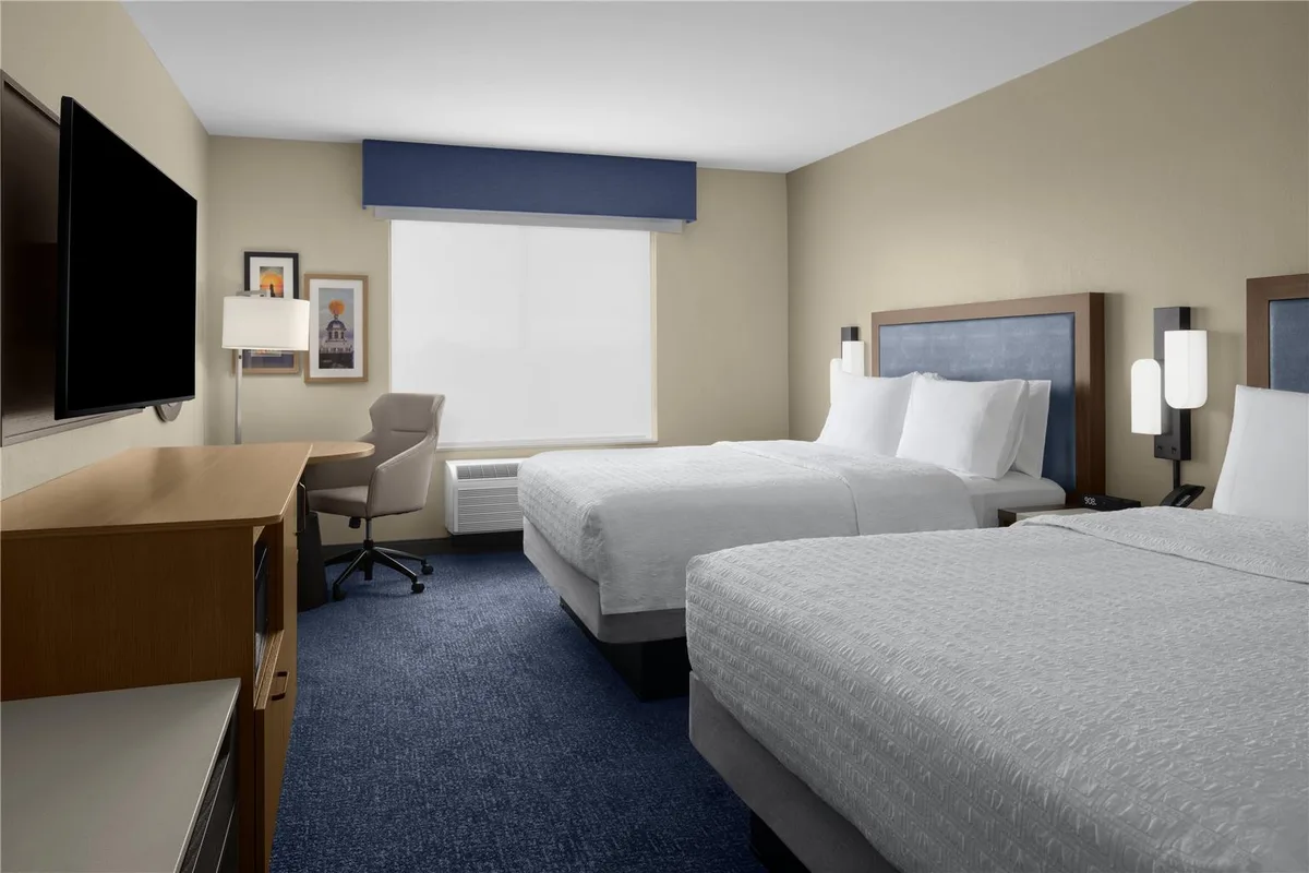Hampton Inn & Suites by Hilton Long Island Farmingdale — 2