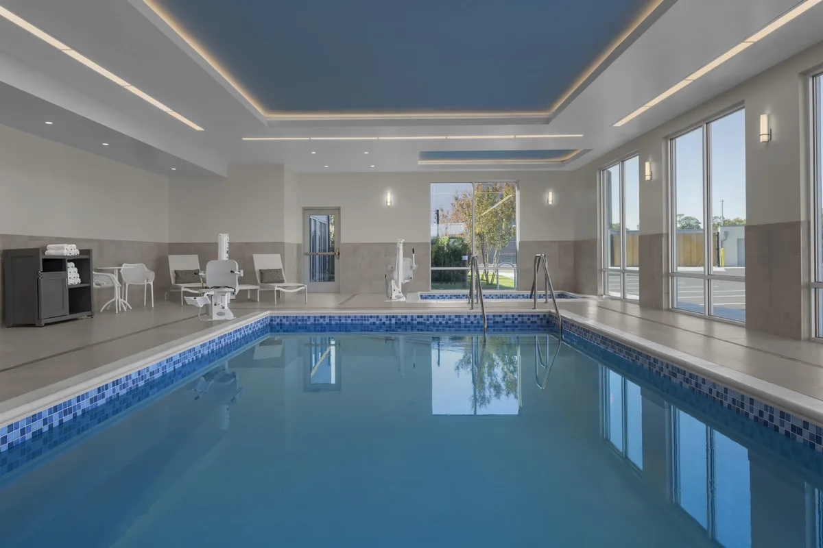 Hampton Inn & Suites by Hilton Long Island Farmingdale — 3