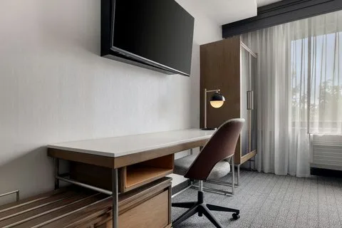 Courtyard by Marriott Republic Airport Long Island/Farmingdale — 4