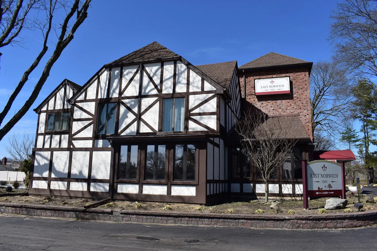 East Norwich Inn