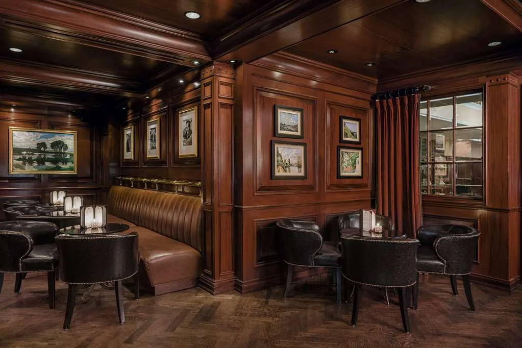 Amway Grand Plaza, Curio Collection by Hilton — 2