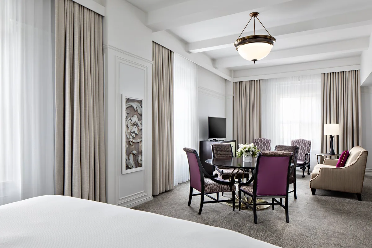 Amway Grand Plaza, Curio Collection by Hilton — 3