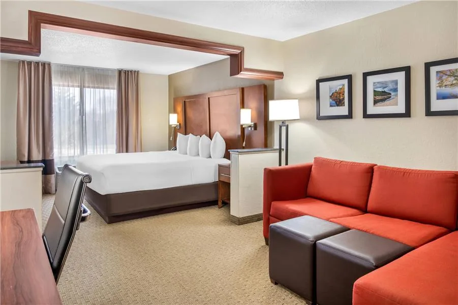 Comfort Suites Grand Rapids North — 2