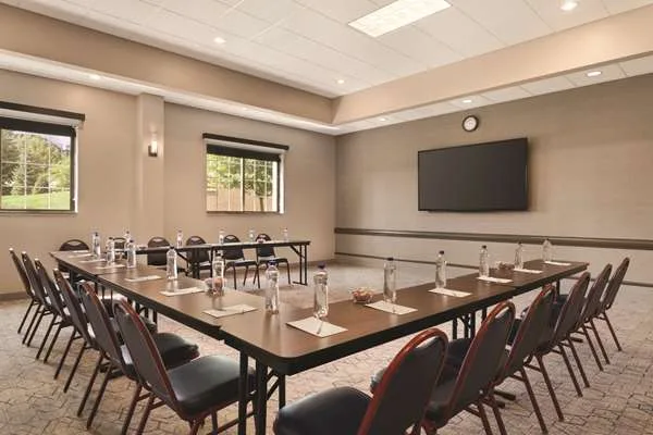 Country Inn & Suites by Radisson, Grand Rapids East, MI — 5