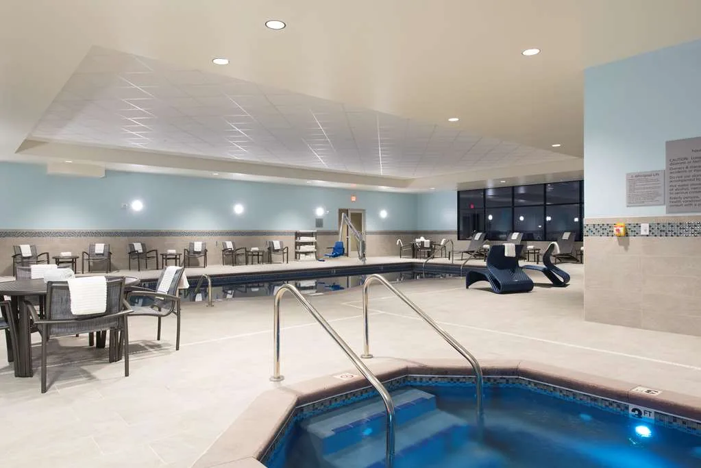 Hampton Inn & Suites Grand Rapids Downtown — 4