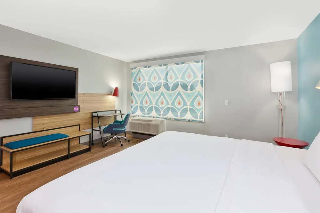 Tru by Hilton Comstock Park Grand Rapids — 3