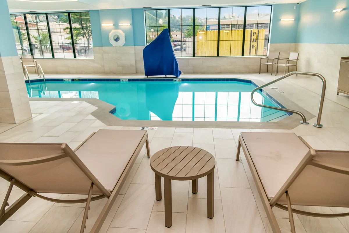 Holiday Inn Express & Suites Pittsburgh-South Side by IHG — 2