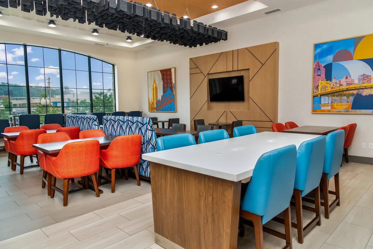 Holiday Inn Express & Suites Pittsburgh-South Side by IHG — 4