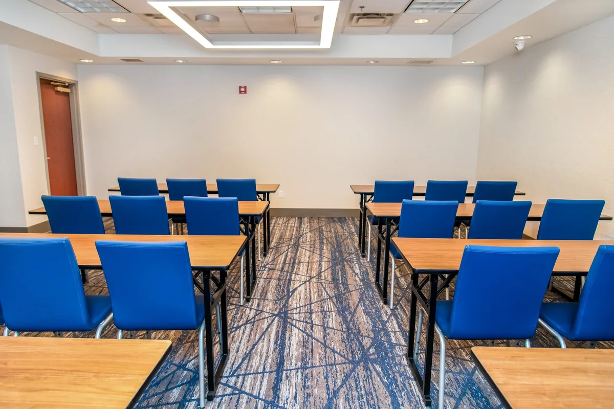 Holiday Inn Express & Suites Pittsburgh-South Side by IHG — 5