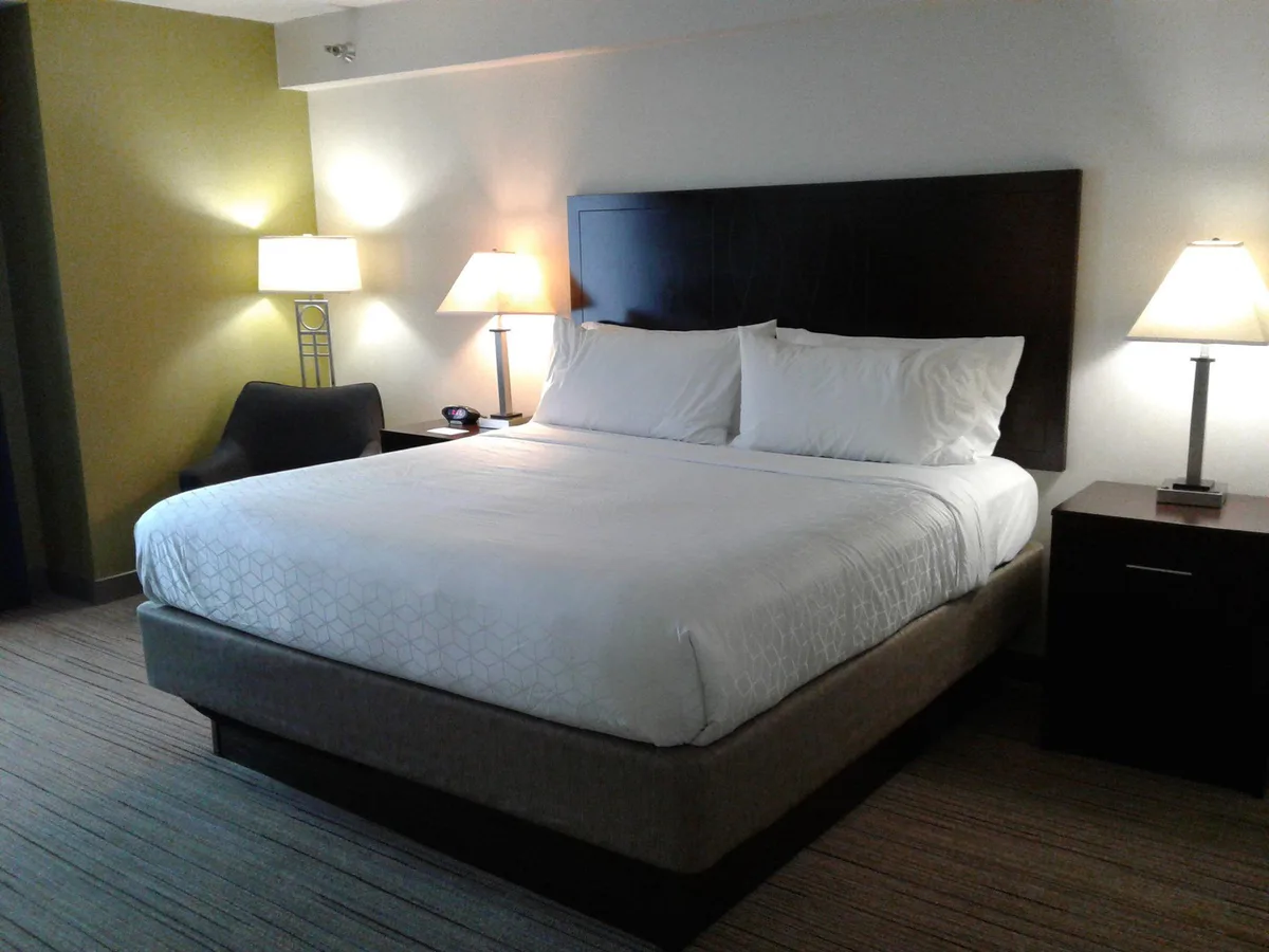 Holiday Inn Express & Suites Pittsburgh West Mifflin by IHG — 2