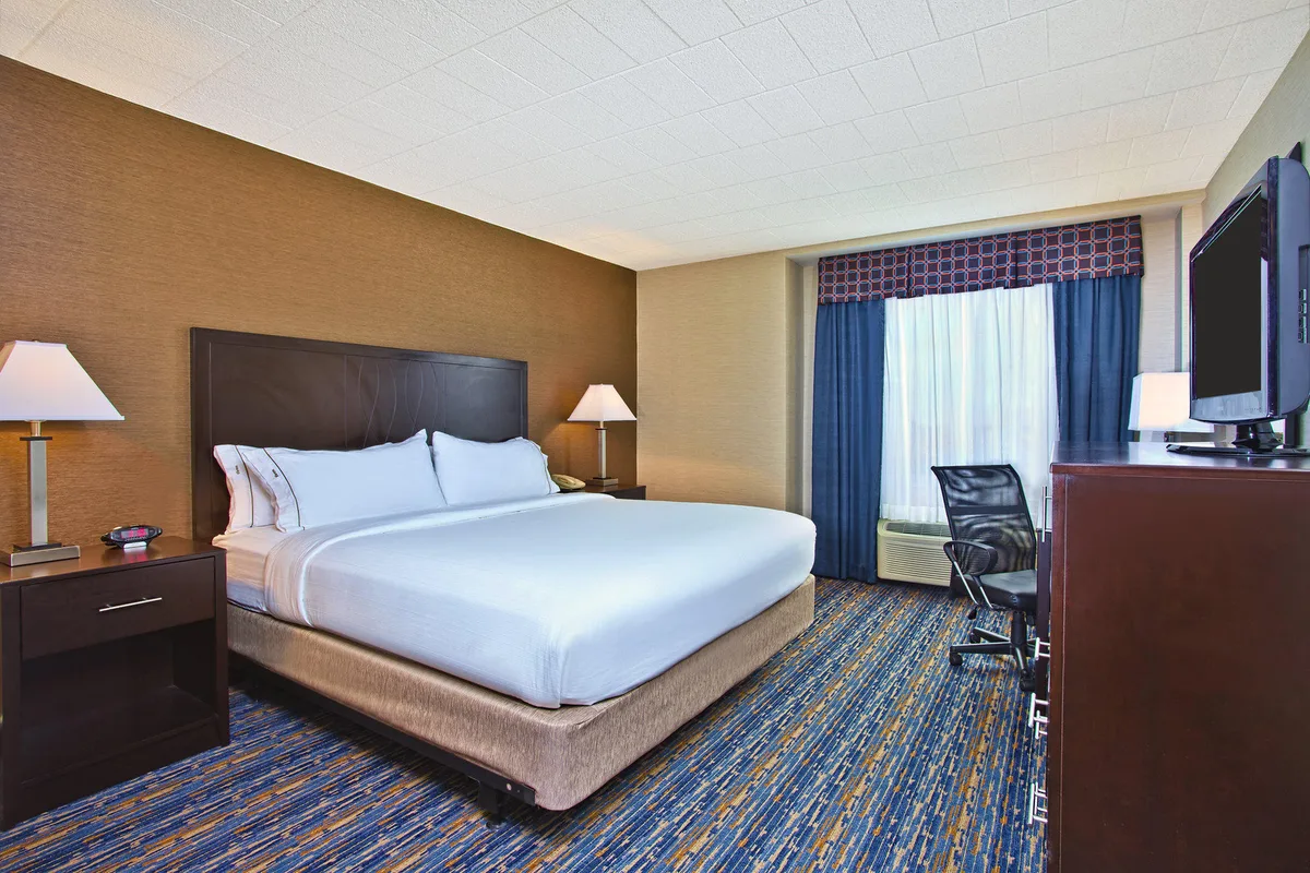 Holiday Inn Express & Suites Pittsburgh West Mifflin by IHG — 4