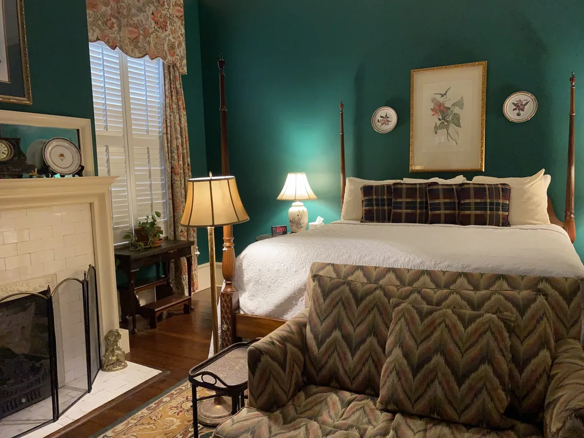 1842 Inn — 3