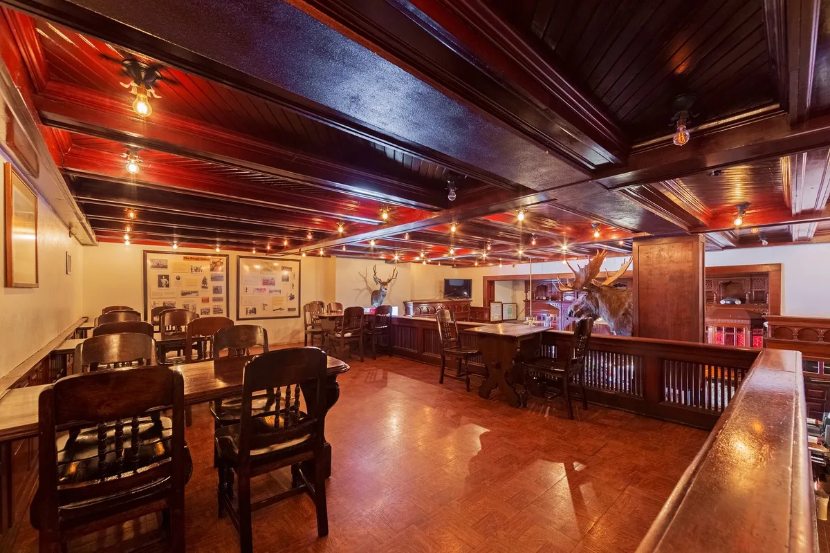 Menger Hotel — 5