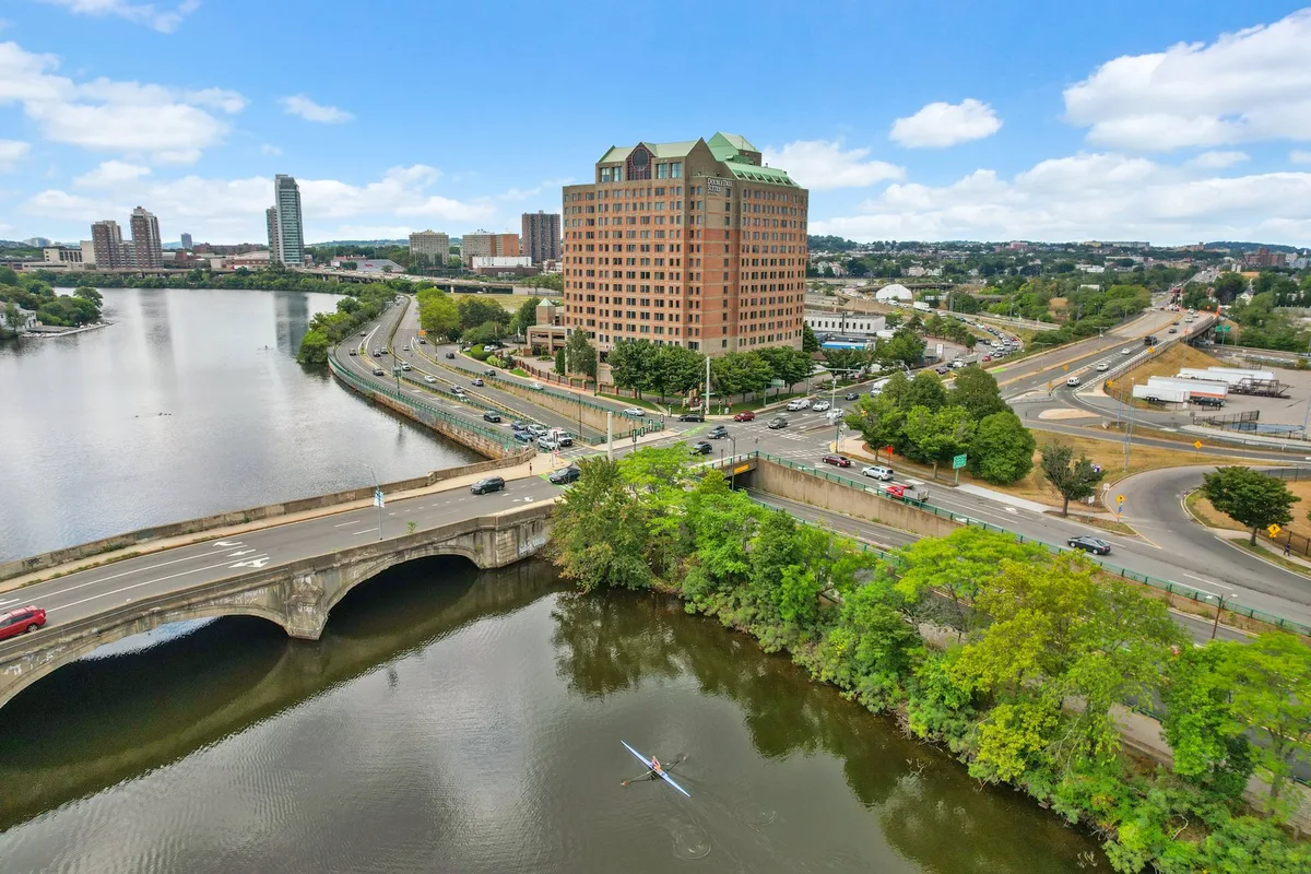 DoubleTree Suites by Hilton Hotel Boston - Cambridge — 2