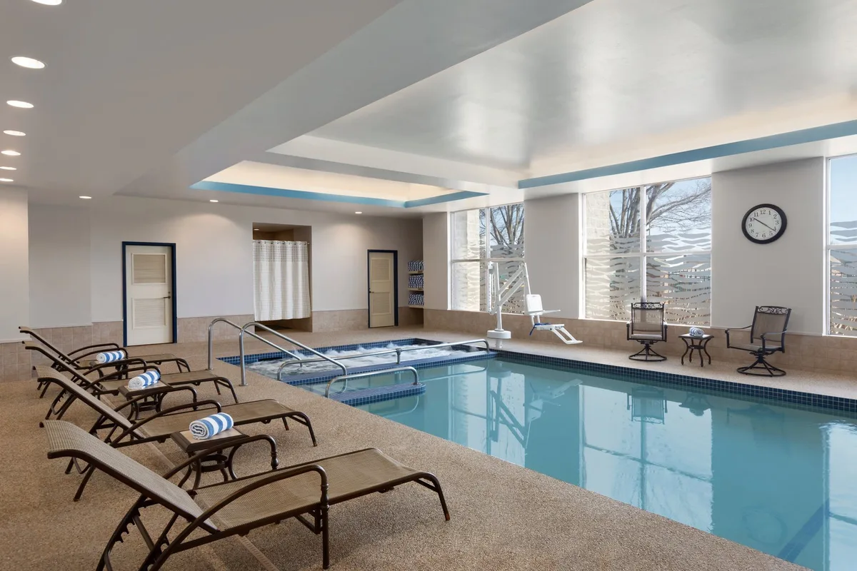 DoubleTree Suites by Hilton Hotel Boston - Cambridge — 4