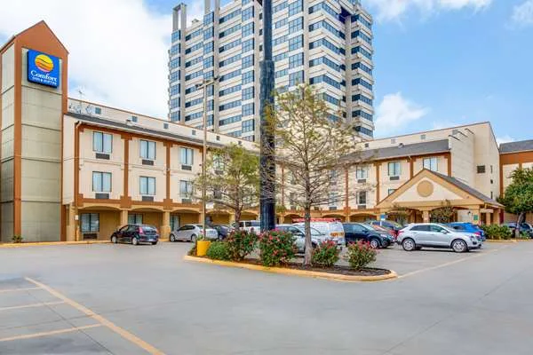 Comfort Inn & Suites Love Field-Dallas Market Center — 2