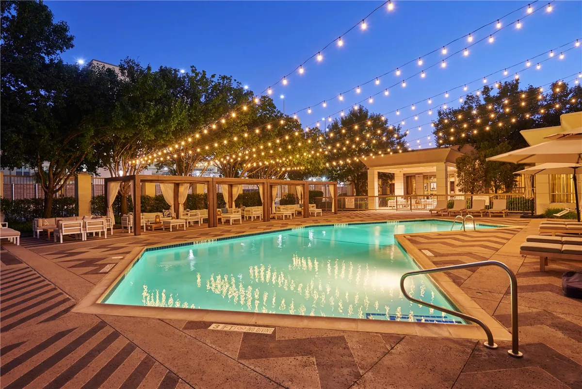 DoubleTree by Hilton Hotel Dallas - Market Center — 2