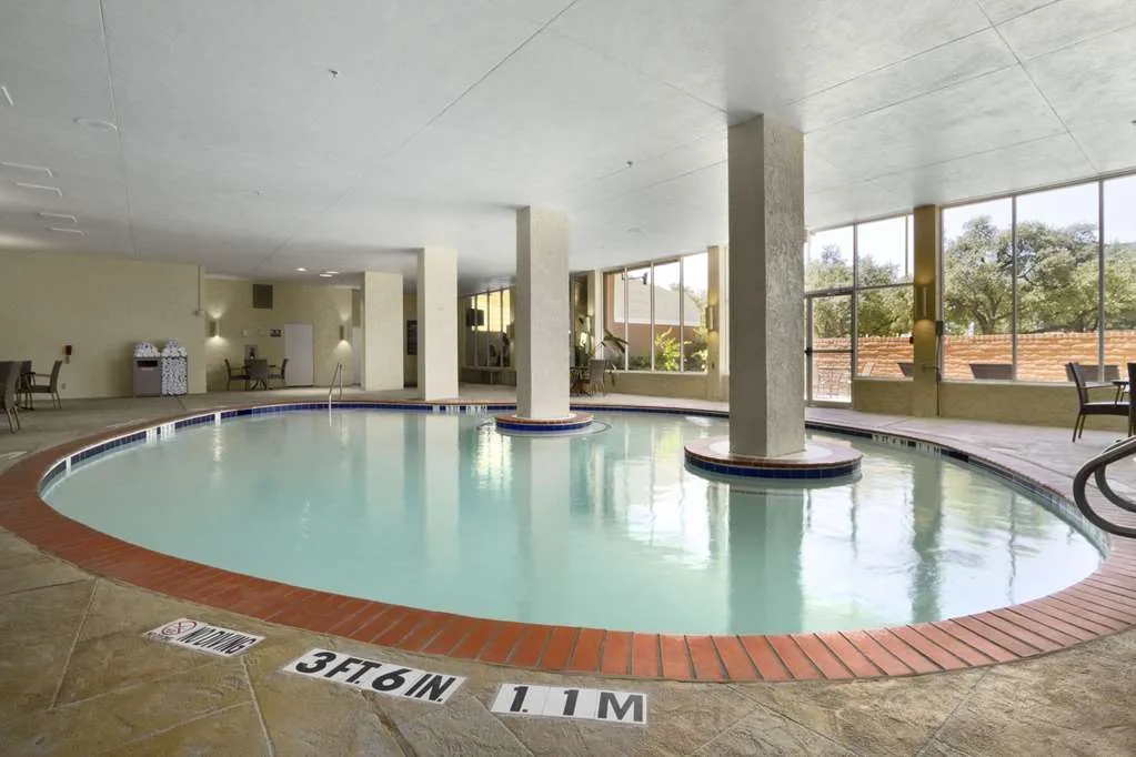 Embassy Suites by Hilton Dallas Market Center — 2