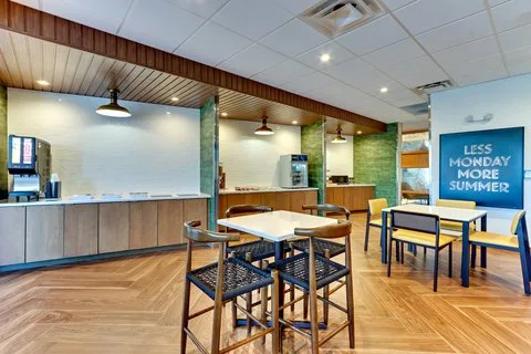 Fairfield by Marriott Inn & Suites Dallas Love Field — 4