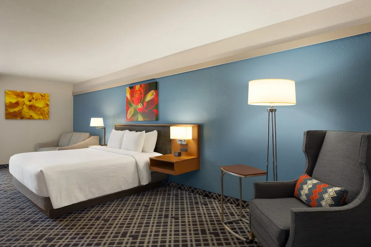 Hilton Garden Inn Dallas/Market Center — 2