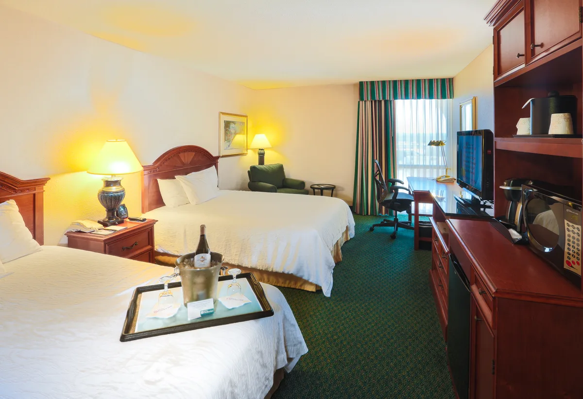 Hilton Garden Inn Dallas/Market Center — 4