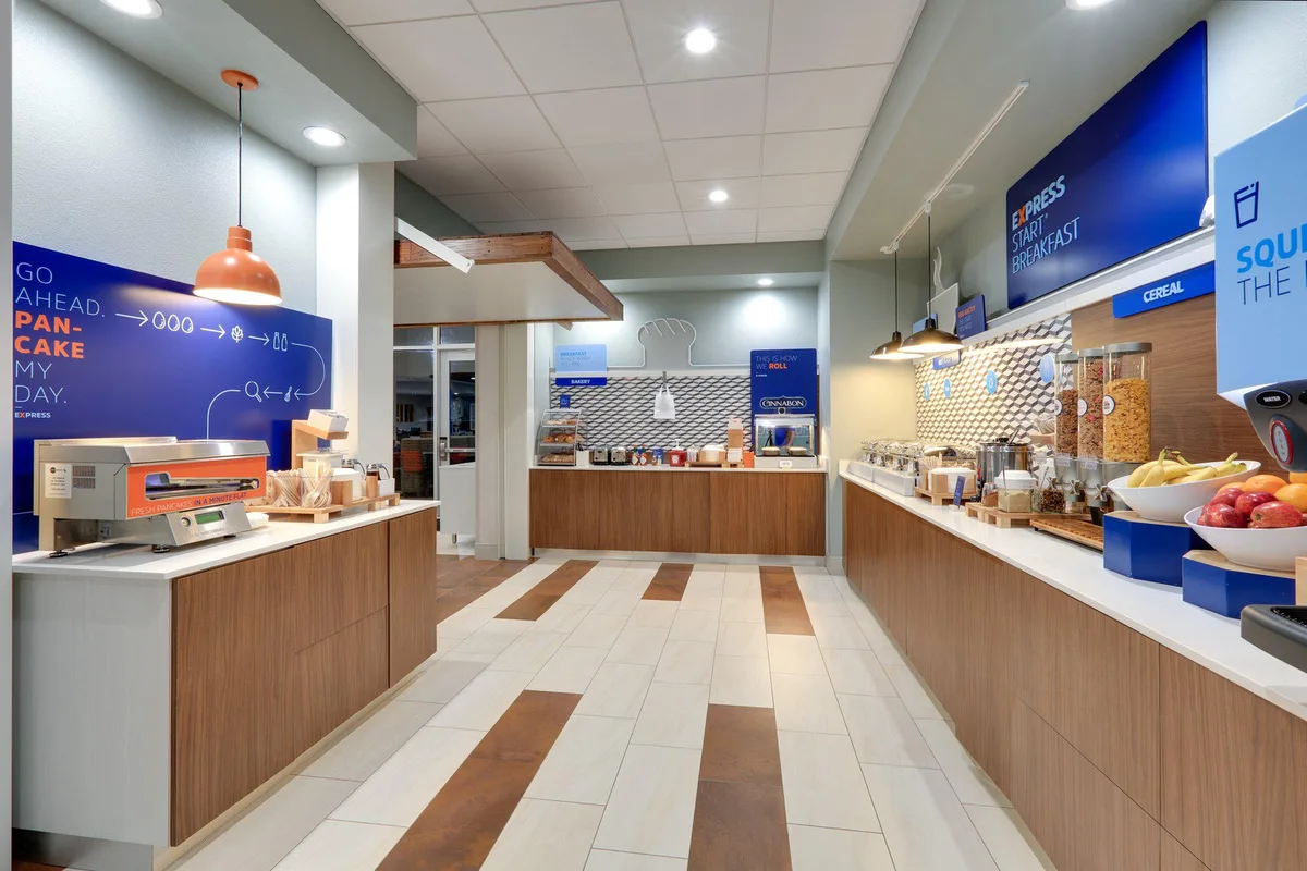 Holiday Inn Express & Suites Dallas NW Hwy - Love Field by IHG