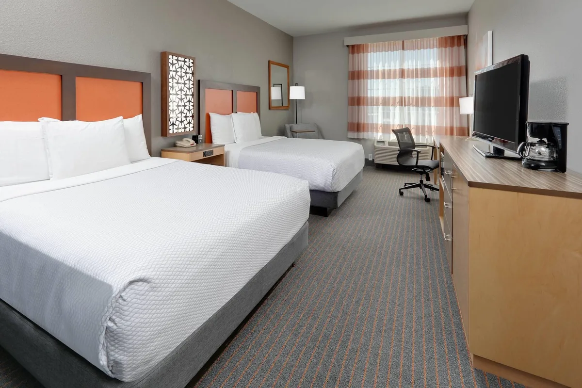 La Quinta Inn & Suites by Wyndham Dallas Love Field