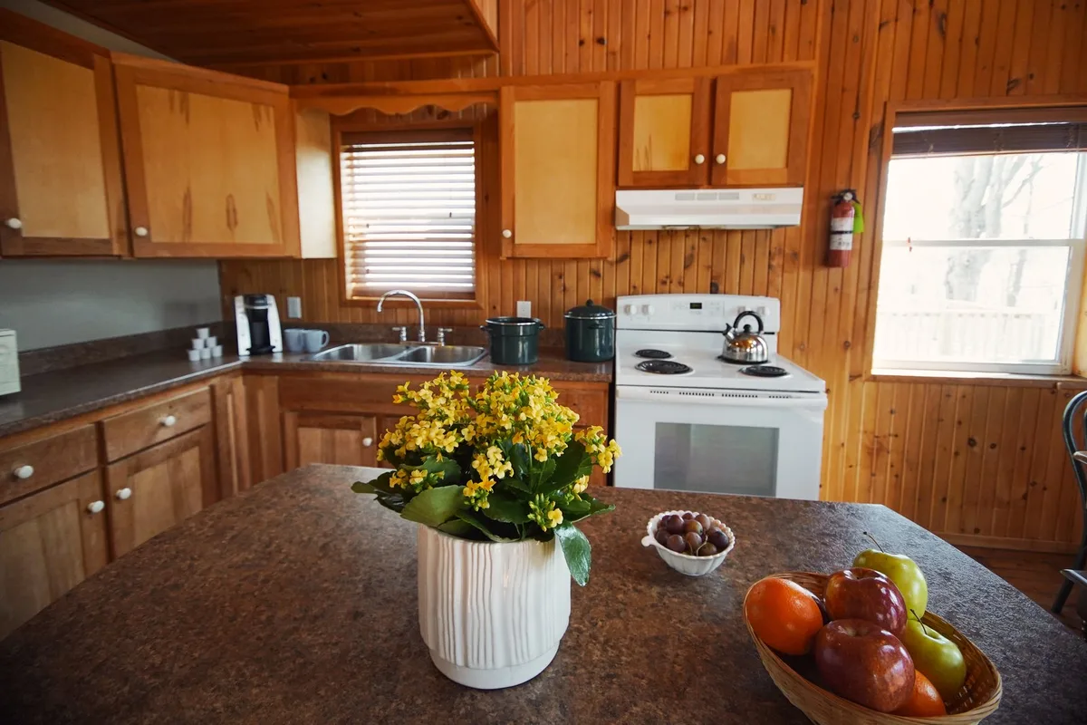 Lanes Riverhouse Inn & Cottages